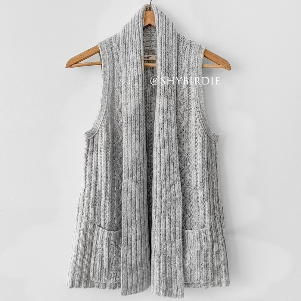 NEW Old Navy Cable Knit Shawl Collar Sweater Vest in Pale Grey Heather, Small